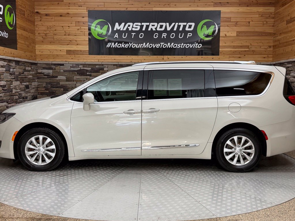 Used 2019 Chrysler Pacifica Touring-L w/ Advanced Safetytec Group FWD image 13