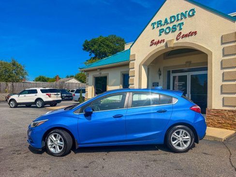 Used 2017 Chevrolet Cruze LT FWD image 27