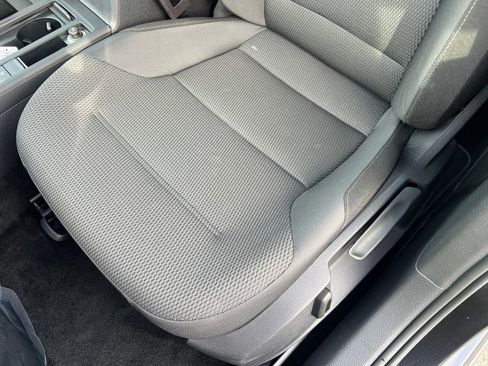 Used 2019 Volkswagen e-Golf SE image 20