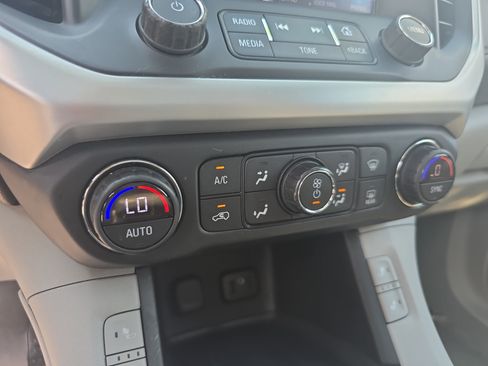 Used 2017 GMC Acadia SLT w/ LPO, Cargo Package FWD image 25
