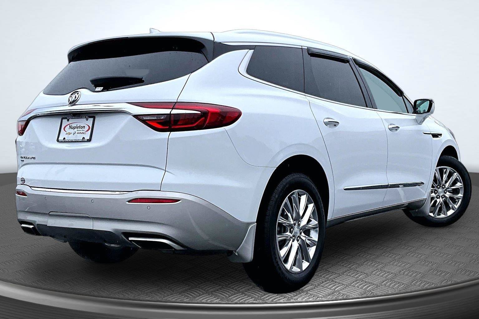 Used 2021 Buick Enclave Essence w/ Sound and Sites Package AWD/4WD image 2