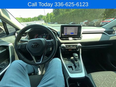 Used 2023 Toyota RAV4 LE FWD image 31