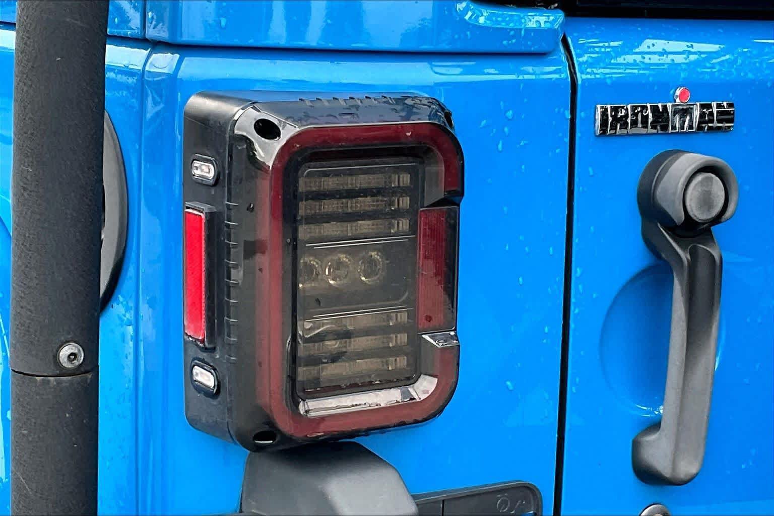 Used 2012 Jeep Wrangler Unlimited Rubicon w/ Dual Top Group AWD/4WD image 23