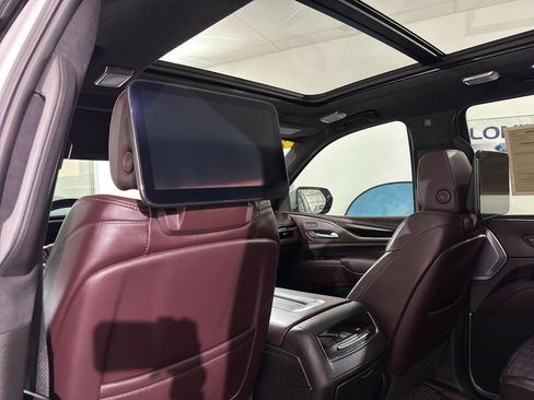 Used 2023 Cadillac Escalade Sport Platinum w/ LPO, ONYX Package image 17