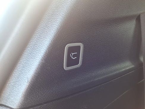 Certified 2025 Chrysler Pacifica Limited image 28