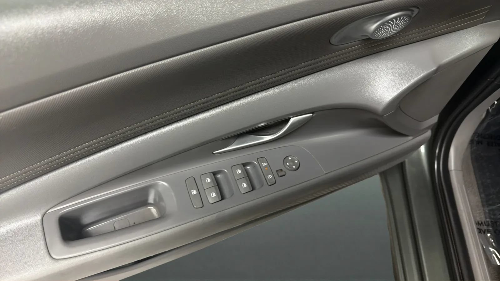 Used 2025 Hyundai Elantra Sport FWD image 17