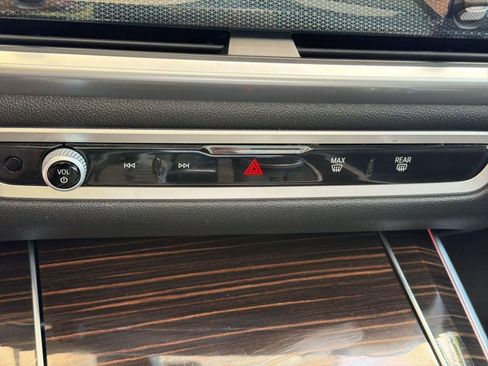 Used 2025 BMW X5 xDrive50e AWD/4WD image 25