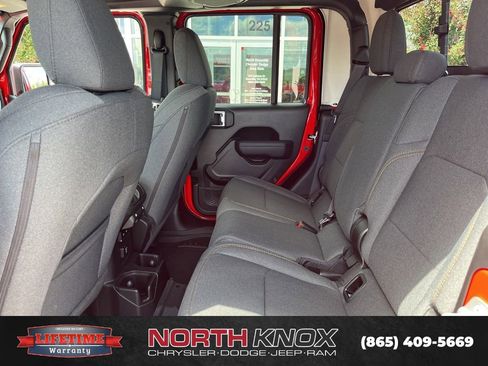 New 2025 Jeep Gladiator Sport image 12