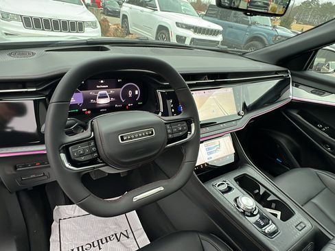 Used 2025 Jeep Wagoneer S Limited w/ Comfort Package image 26