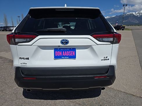 Used 2019 Toyota RAV4 LE image 6