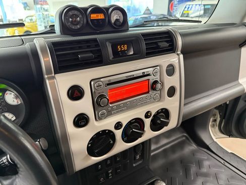 Used 2014 Toyota FJ Cruiser 4WD image 19