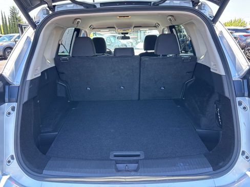 Used 2025 Nissan Rogue SV FWD image 33