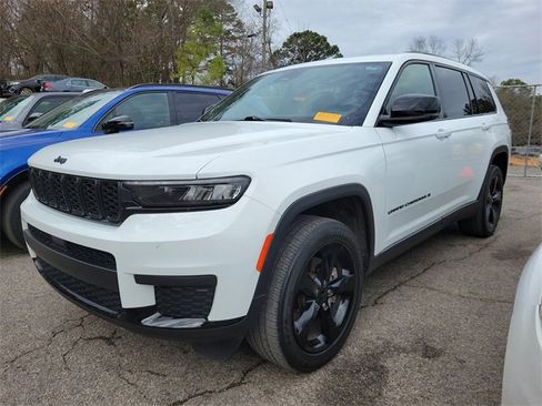 Used 2023 Jeep Grand Cherokee L Laredo image 3