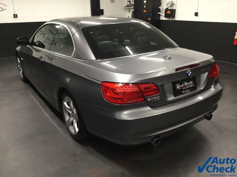 Used 2011 BMW 335i Convertible image 18