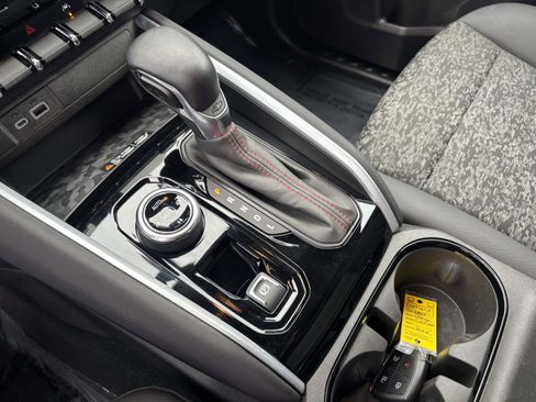 Used 2024 Chevrolet Colorado Z71 w/ Z71 Convenience Package 2 image 26