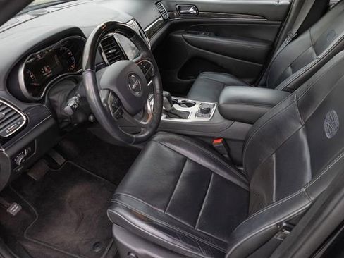 Used 2019 Jeep Grand Cherokee Overland image 2