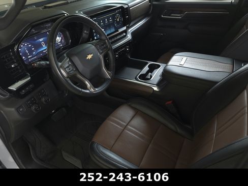 Used 2024 Chevrolet Silverado 2500 High Country w/ Technology Package AWD/4WD image 9
