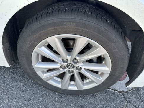 Used 2023 Toyota Corolla LE w/ LE Convenience Package image 5