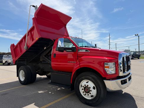 Used 2023 Ford F750 2WD Regular Cab Super Duty image 11