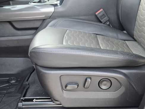 Certified 2025 Chevrolet Silverado 2500 ZR2 w/ Technology Package image 32