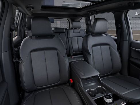 Used 2025 Jeep Grand Cherokee Limited w/ Black Appearance Package RWD image 16