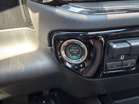Used 2023 Chevrolet Silverado 1500 ZR2 w/ Technology Package AWD/4WD image 29