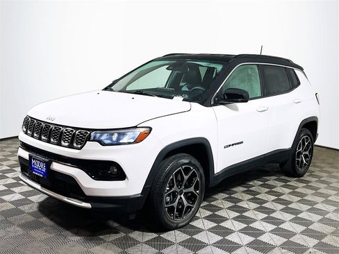 Used 2025 Jeep Compass Limited image 4