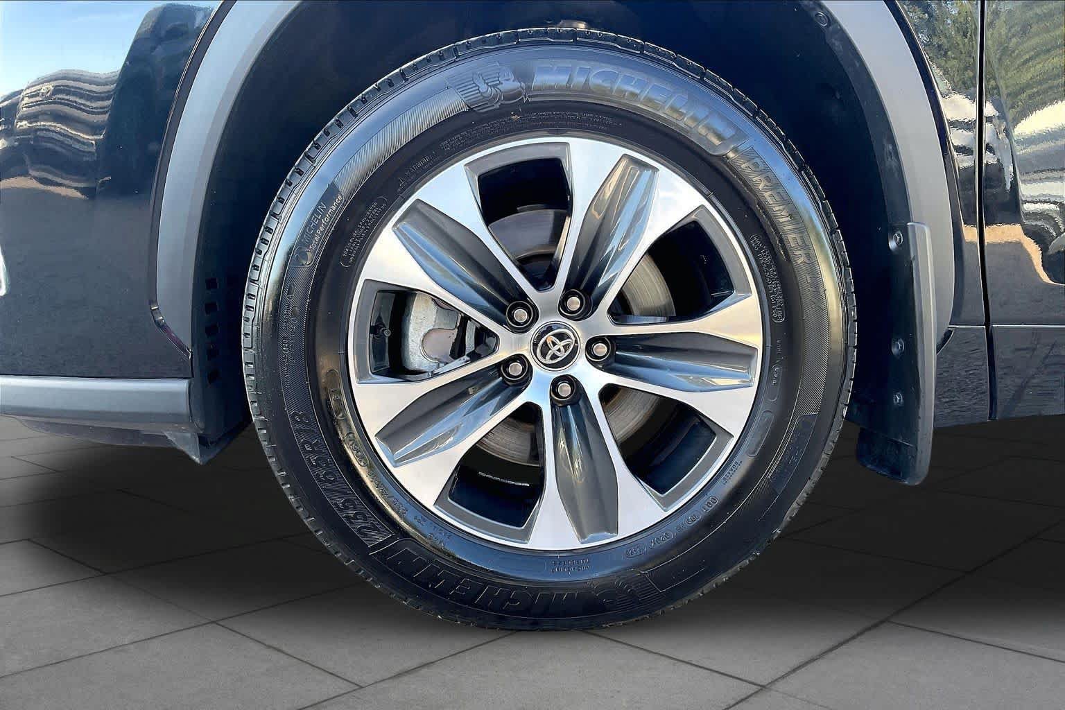 Used 2026 Toyota Highlander XLE AWD/4WD image 11