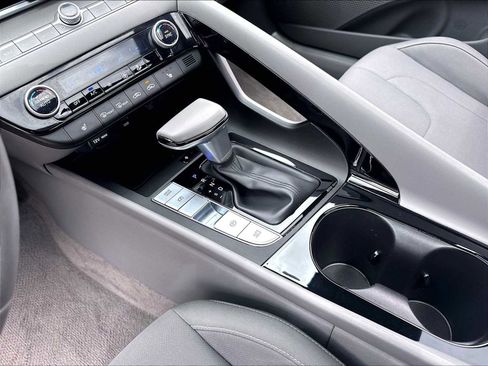 Used 2024 Hyundai Elantra SEL w/ Convenience Package FWD image 18
