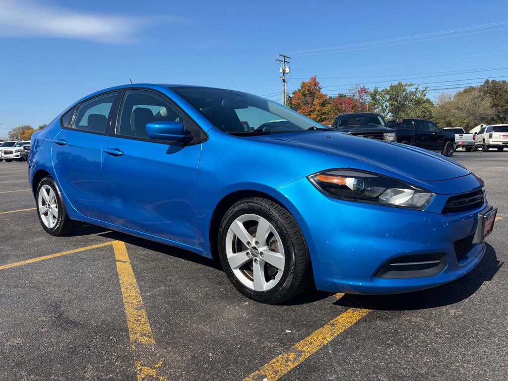 Used 2016 Dodge Dart SXT w/ Sun/Sound Group FWD image 4
