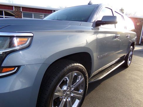 Used 2016 Chevrolet Suburban LT image 2