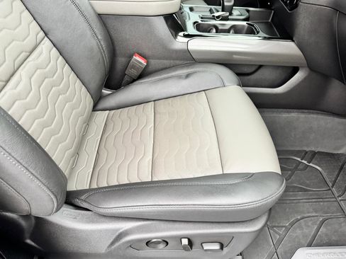 Used 2022 Chevrolet Silverado 1500 ZR2 w/ Technology Package image 17