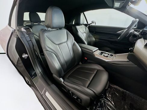 Used 2025 BMW 430i Convertible w/ Premium Package image 28