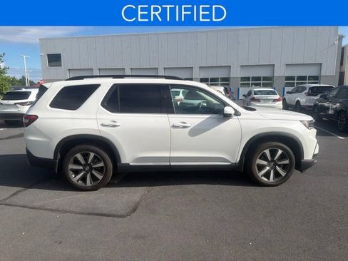 Certified 2025 Honda Pilot Touring image 6