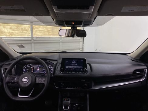 Used 2024 Nissan Rogue SV image 12