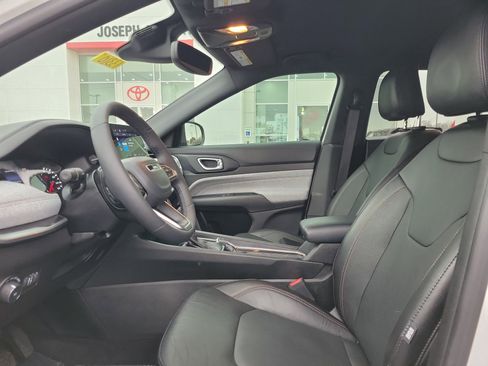 Used 2023 Jeep Compass Latitude image 15