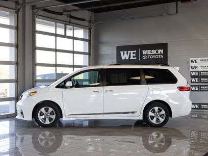 Used 2020 Toyota Sienna LE w/ LE Preferred Package