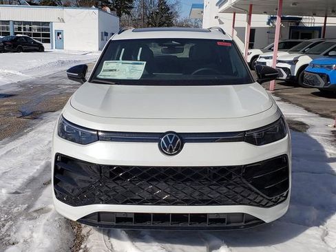 New 2026 Volkswagen Tiguan SE R-Line FWD image 5