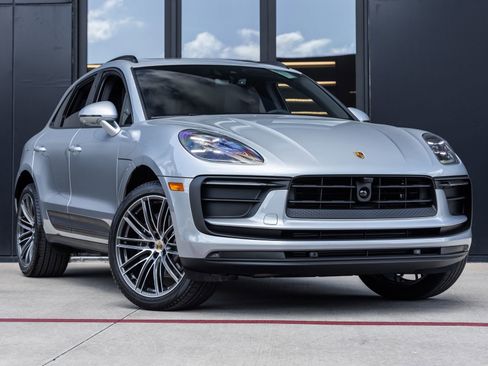 Certified 2026 Porsche Macan AWD/4WD image 6