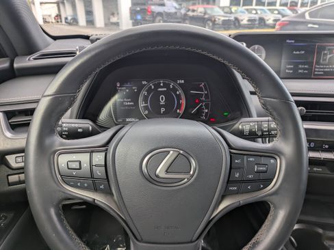 Used 2021 Lexus UX 200 w/ Accessory Package (Z1) image 18