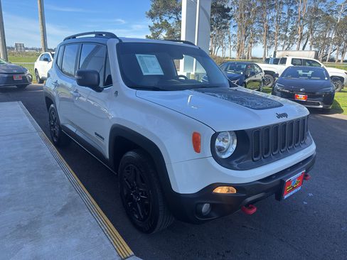Used 2017 Jeep Renegade Trailhawk image 22