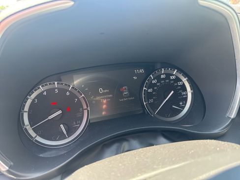 Used 2021 Toyota Highlander XLE FWD image 13