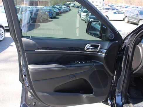 Used 2014 Jeep Grand Cherokee Overland image 11