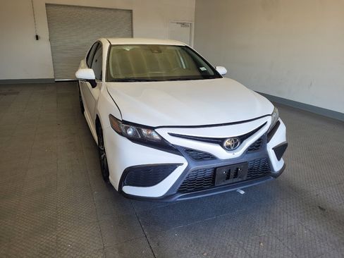 Used 2022 Toyota Camry SE FWD image 14