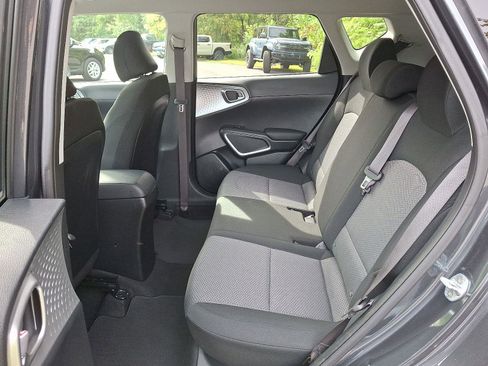 Used 2022 Kia Soul LX image 10