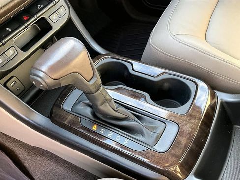 Used 2016 GMC Canyon SLT w/ Driver Alert Package image 17