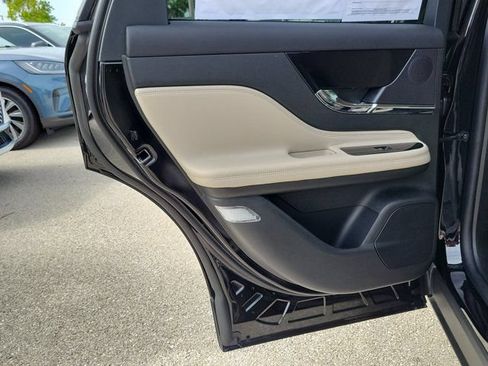 Certified 2025 Lincoln Corsair FWD image 14