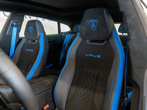 Used 2023 Lamborghini Urus Performante AWD/4WD image 32