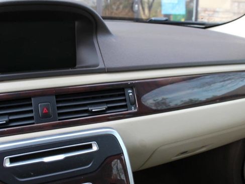 Used 2013 Volvo XC70 3.2 image 12
