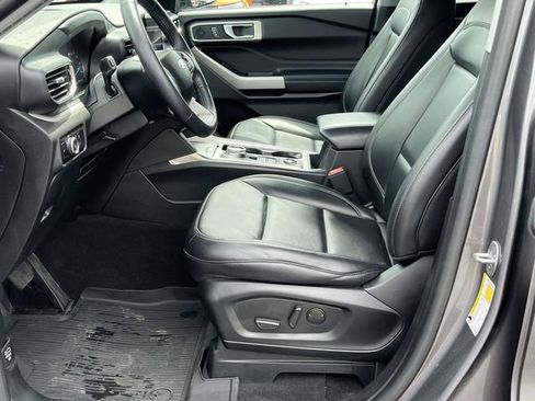 Used 2023 Ford Explorer XLT w/ Equipment Group 202A AWD/4WD image 13